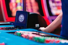 i-DEAL™ PLUS | Shuffle Machine for casino poker games