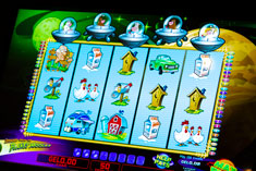 Prepare for a showdown in entertainment with intergalactic alien Invasion from the Planet Moolah! Let the cows get beamed into space with the help of alien invaders. Cascading slot reels offer repeat chances of winning on a single spin!