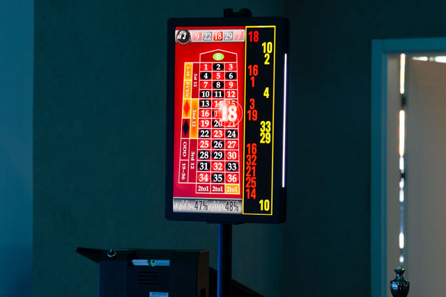 Roulette DISPLAY offers standard winning number features inside a great looking slim support frame. Super-fast winning number video recognition.