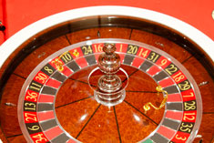 Security wheel cover for casino roulette tables